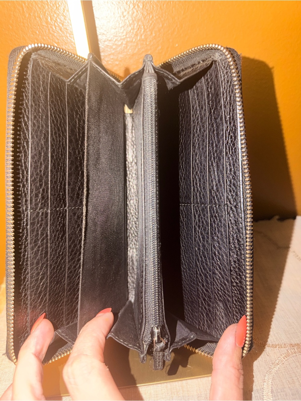 Gucci Soho Black Pebbled Leather Embossed Logo Wallet - Picture 5 of 6